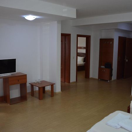 Arabella Hotel Kicevo Ngoại thất bức ảnh