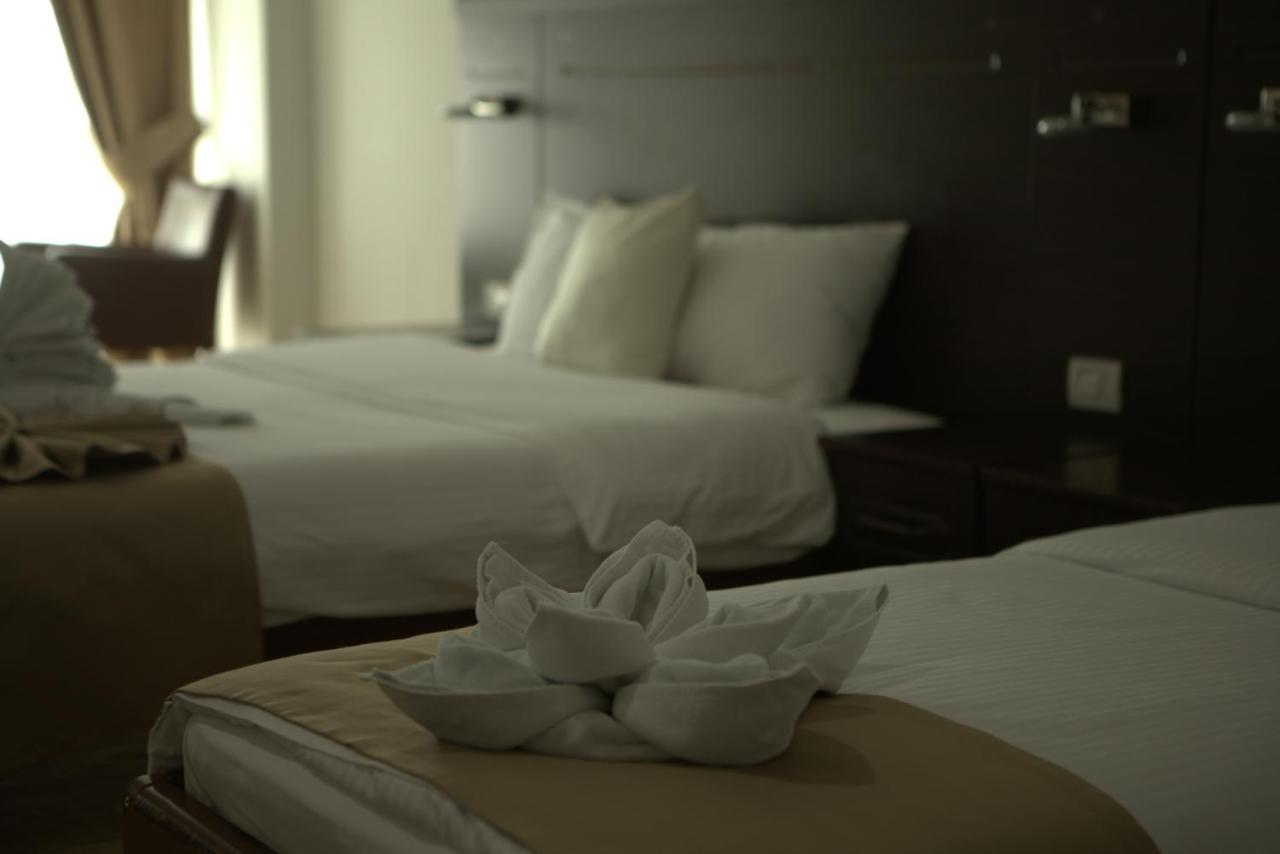 Arabella Hotel Kicevo Ngoại thất bức ảnh