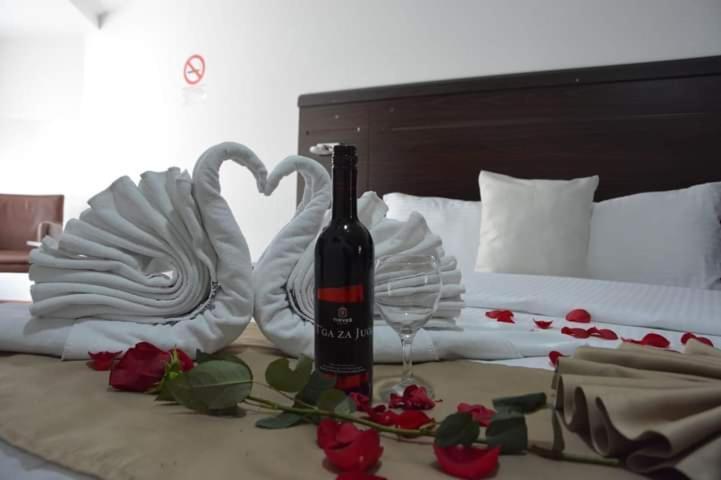 Arabella Hotel Kicevo Ngoại thất bức ảnh