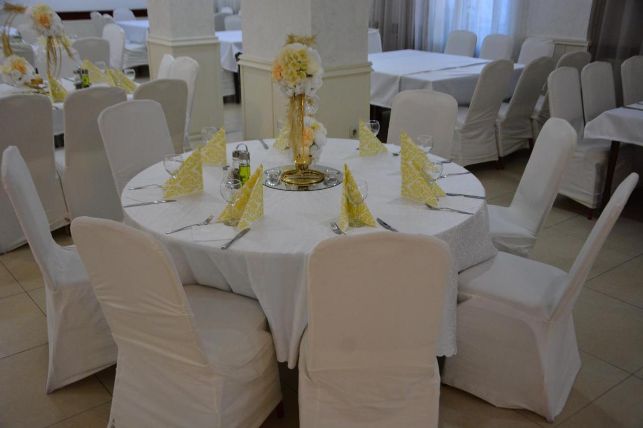 Arabella Hotel Kicevo Ngoại thất bức ảnh