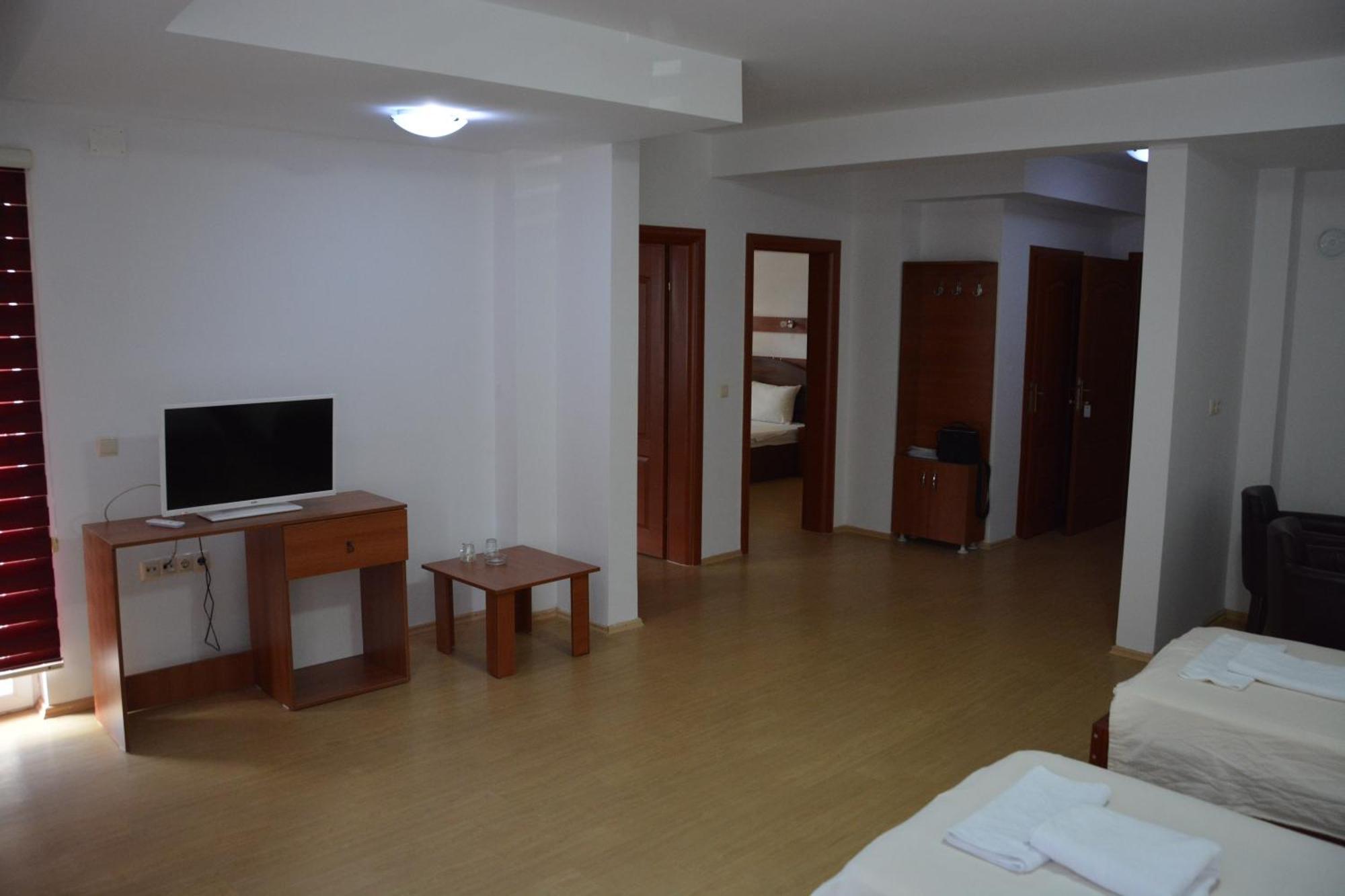Arabella Hotel Kicevo Ngoại thất bức ảnh