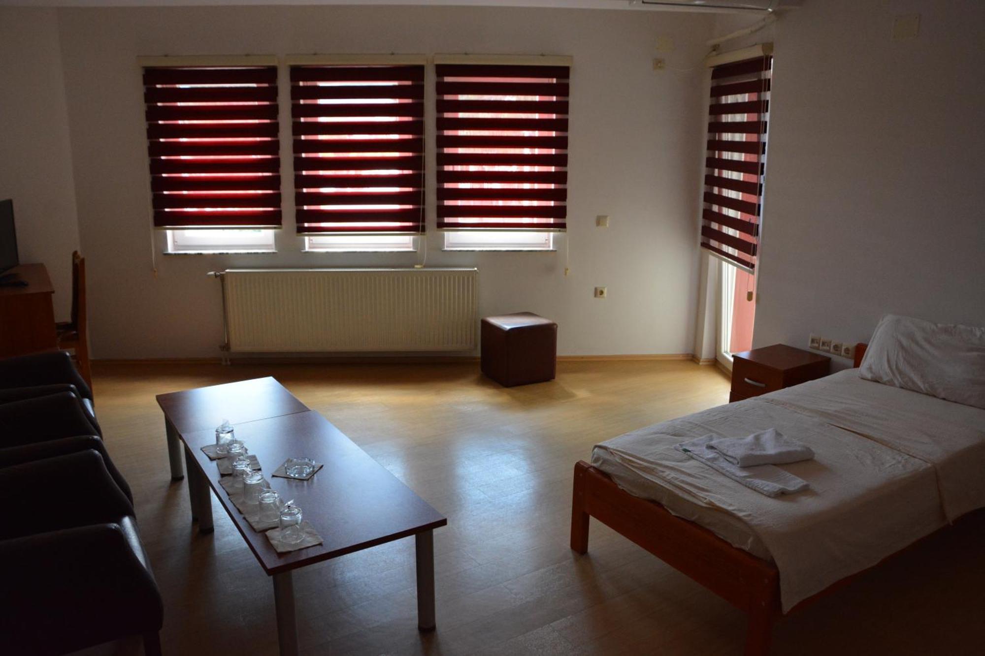 Arabella Hotel Kicevo Ngoại thất bức ảnh