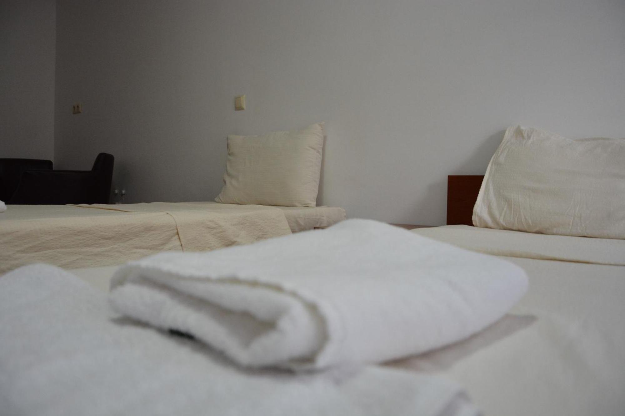 Arabella Hotel Kicevo Ngoại thất bức ảnh