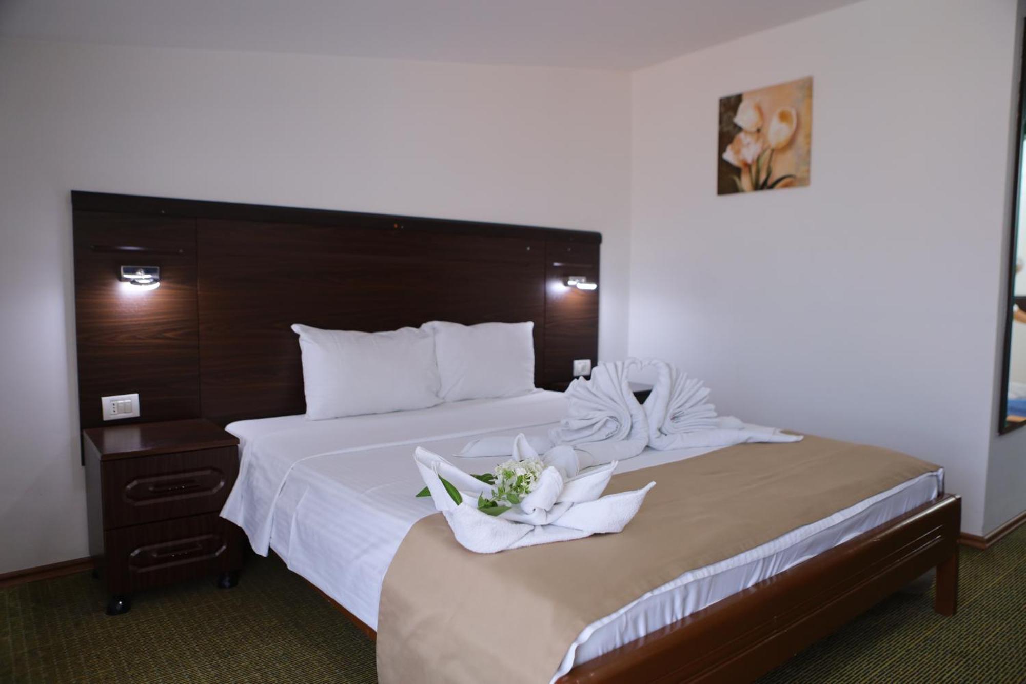 Arabella Hotel Kicevo Ngoại thất bức ảnh