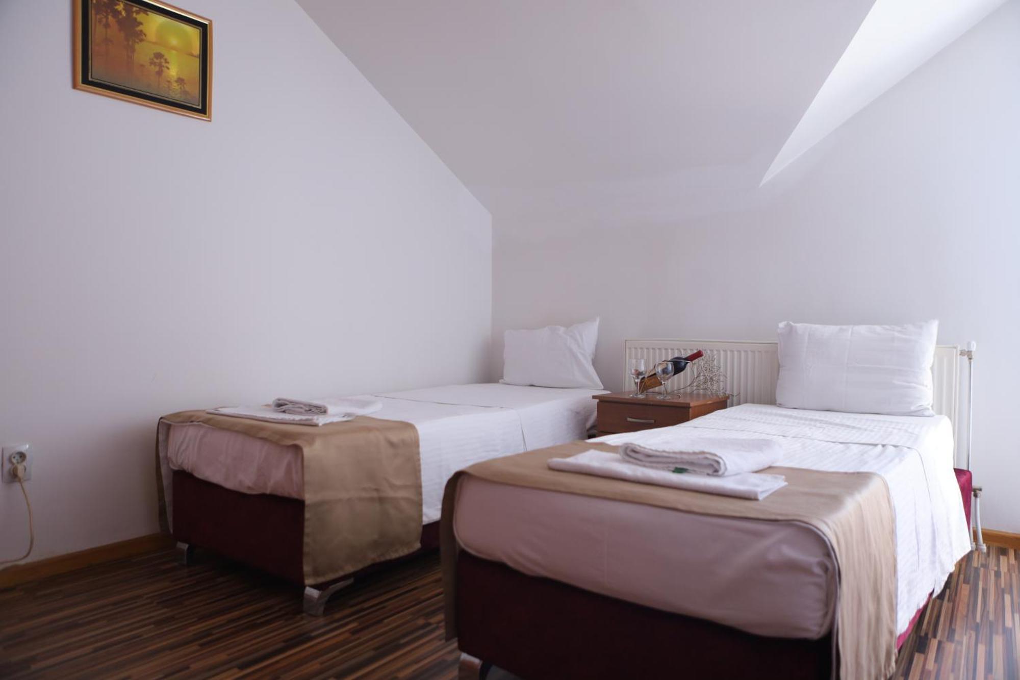 Arabella Hotel Kicevo Ngoại thất bức ảnh