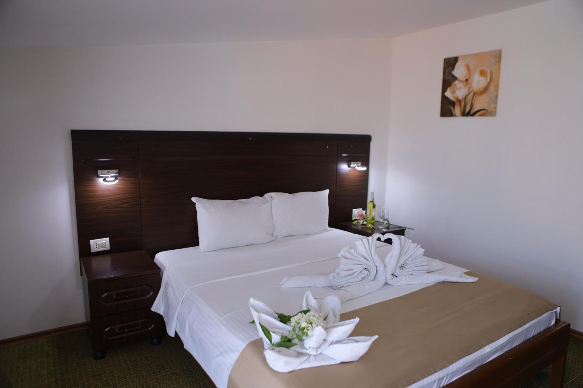 Arabella Hotel Kicevo Ngoại thất bức ảnh