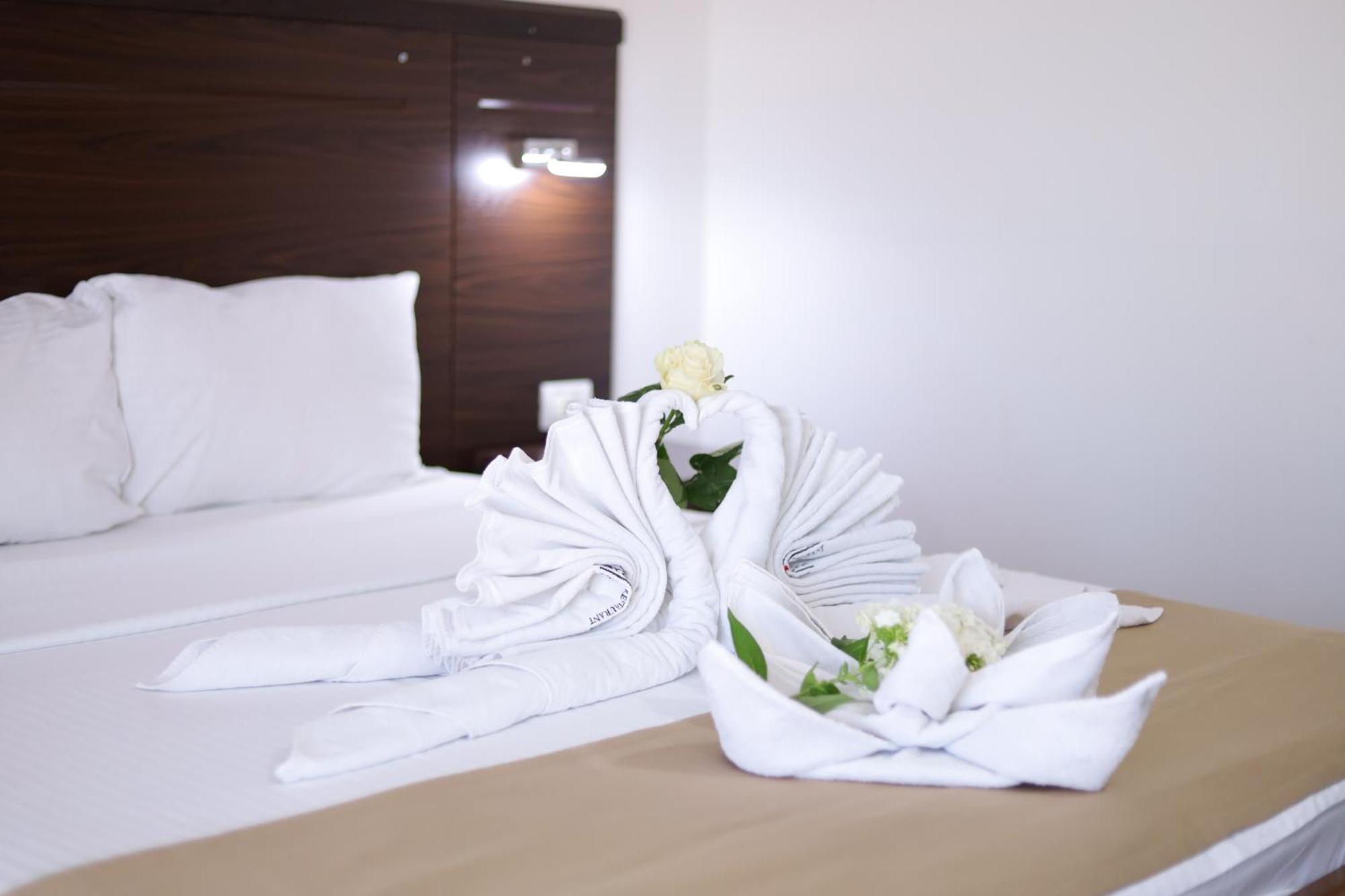 Arabella Hotel Kicevo Ngoại thất bức ảnh