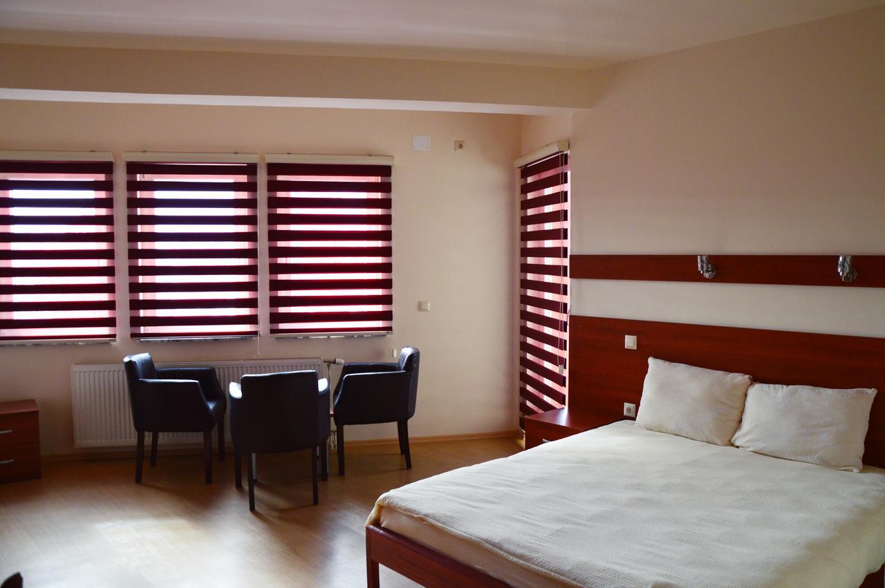 Arabella Hotel Kicevo Ngoại thất bức ảnh
